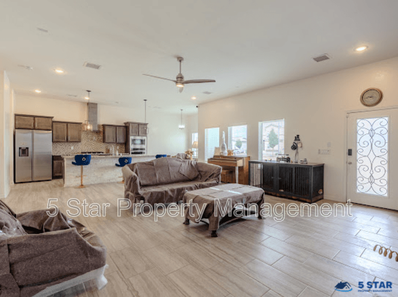 El Paso House: 2233 Mike Price Dr