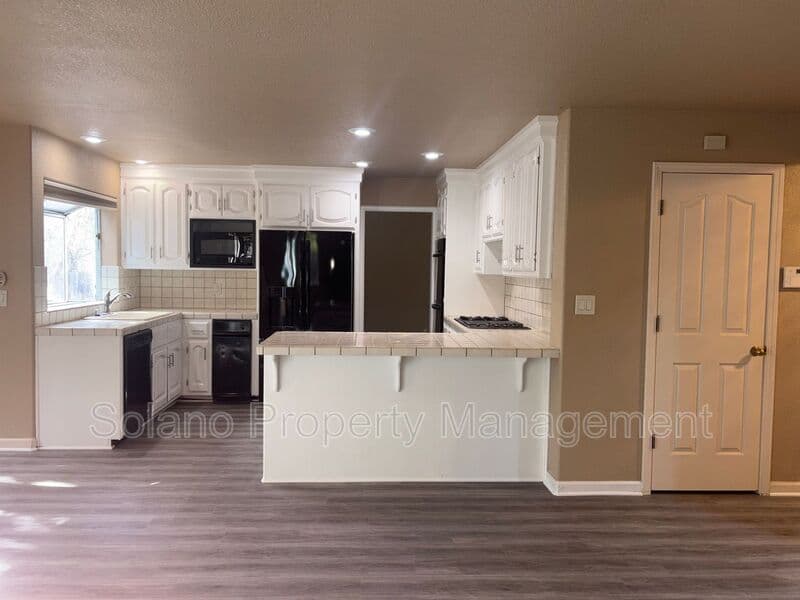 Fairfield House: 3426 Glen Ellen Dr