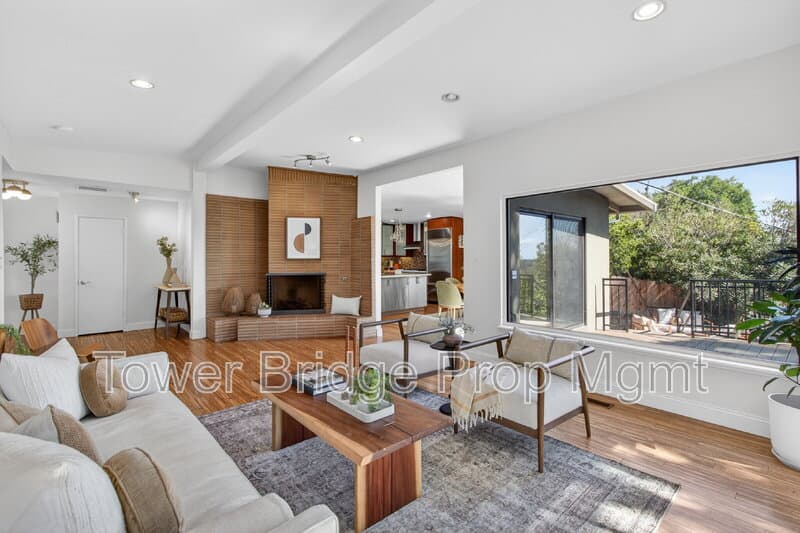 Fair Oaks House: 3937 Orangewood Dr