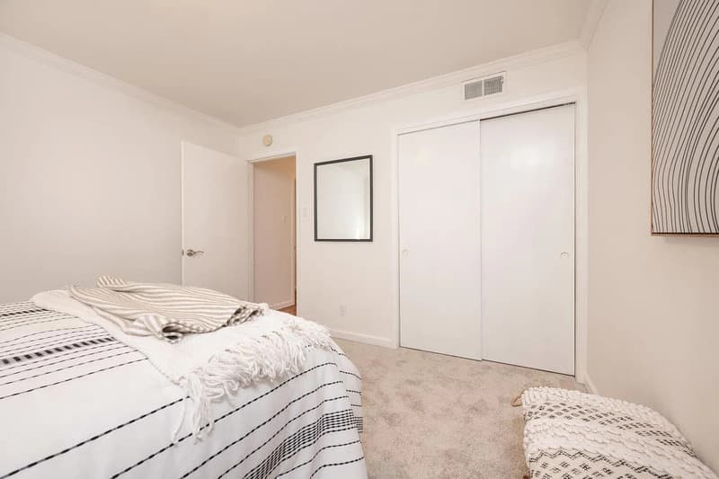 San Carlos House: 1354 Oakhurst Ave