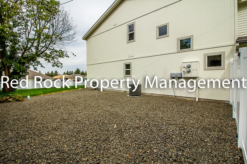 Spokane Valley Condo: 2009 North Flora Road