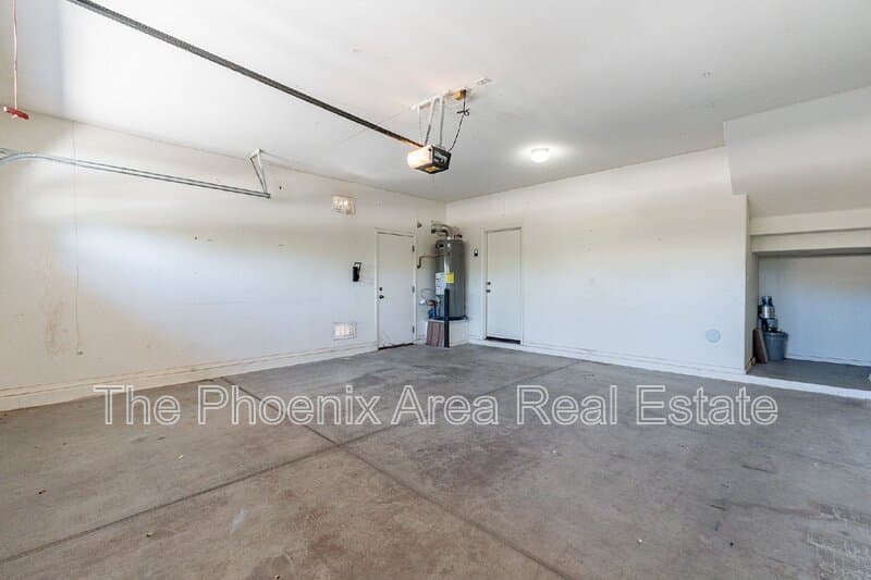 Chandler House: 6953 S Topaz Pl