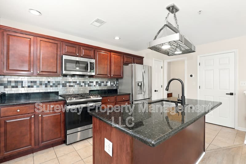 Hamilton Townhome: 1032 Lamberton St