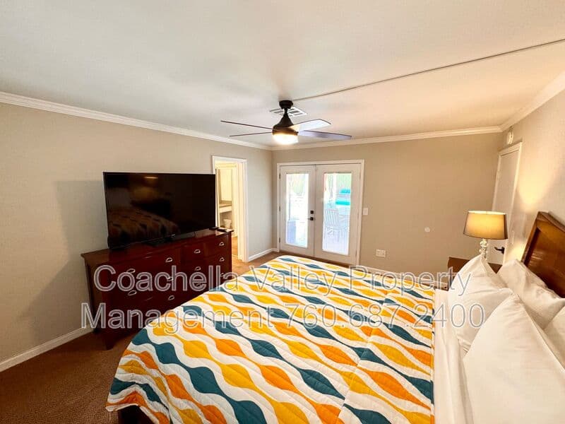 Palm Springs House: 2004 N San Antonio Rd