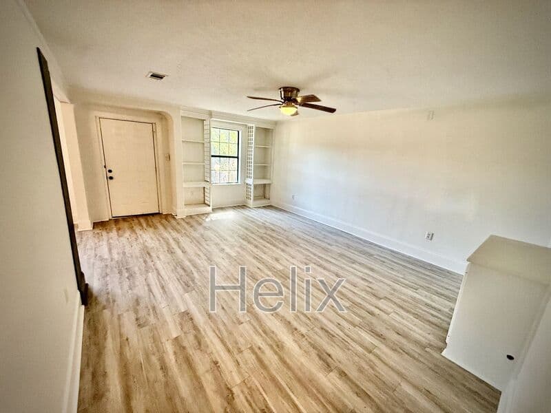 Madison House: 102 Channel Ln