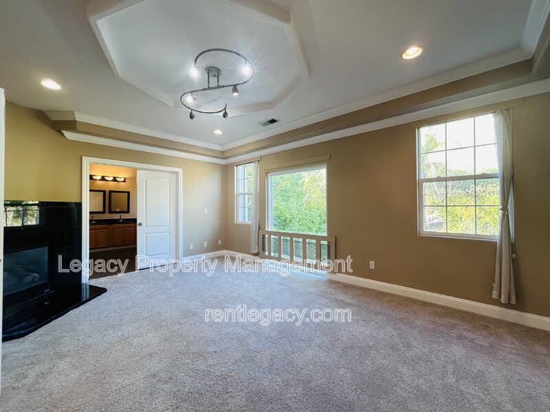 Fairfield House: 2136 Fieldcrest Ave
