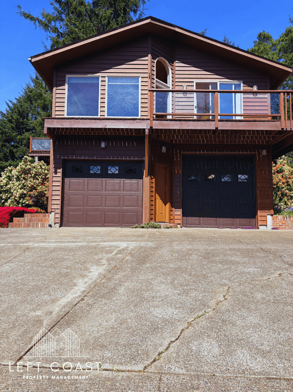 Waldport House: 7205 Southwest Burl Drive