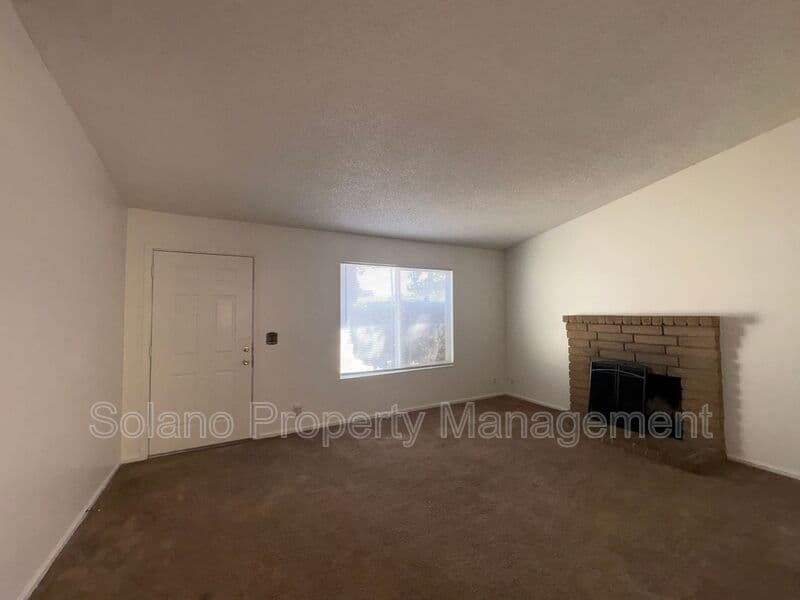 Vacaville House: 731 Northampton Dr.