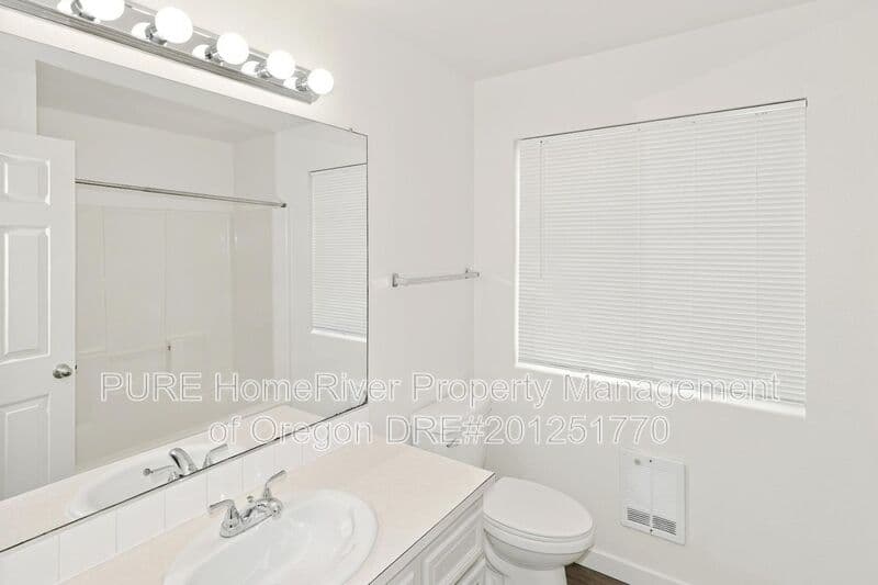 Portland House: 141 NE 147th Ave