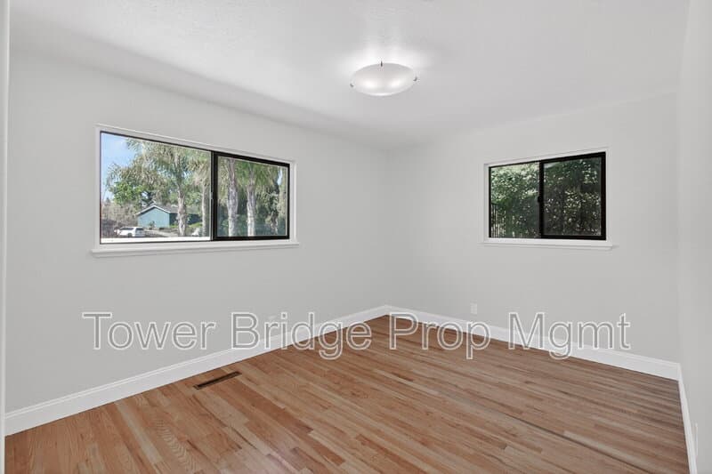 Fair Oaks House: 3937 Orangewood Dr