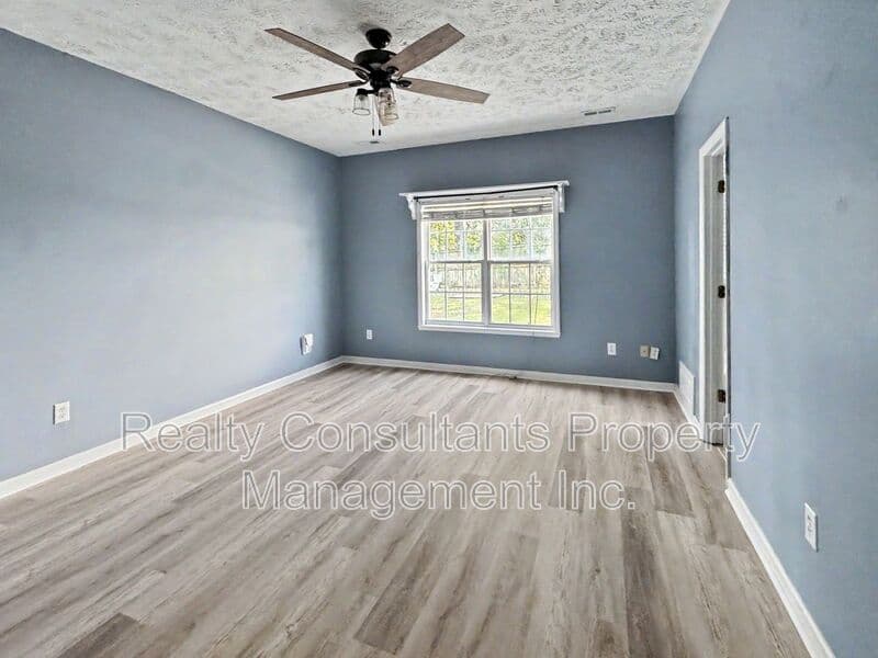 Fayetteville House: 7701 Redwood Avenue