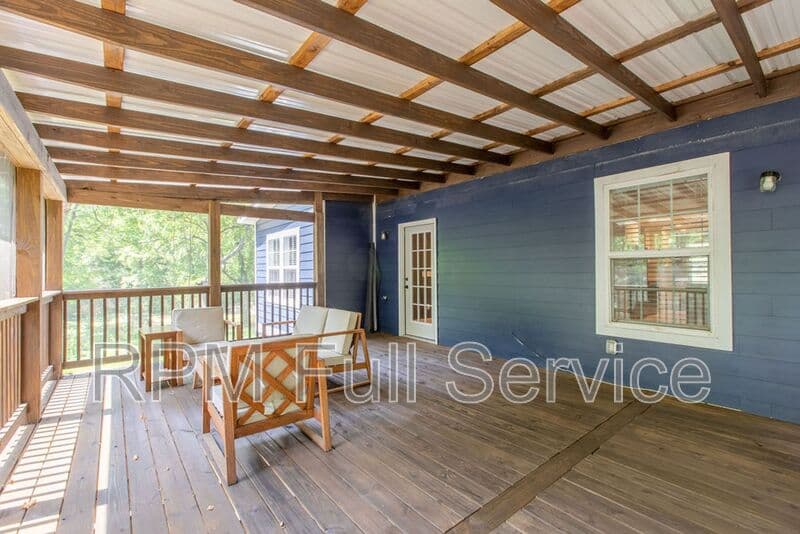 Nashville House: 1021 College Avenue