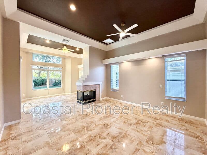 Largo House: 10334 Longwood Dr