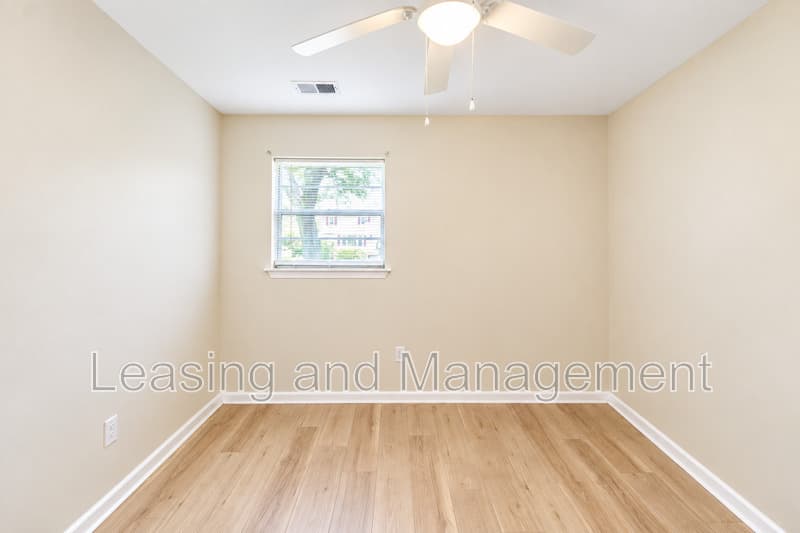 Charleston House: 305 Millcreek Drive