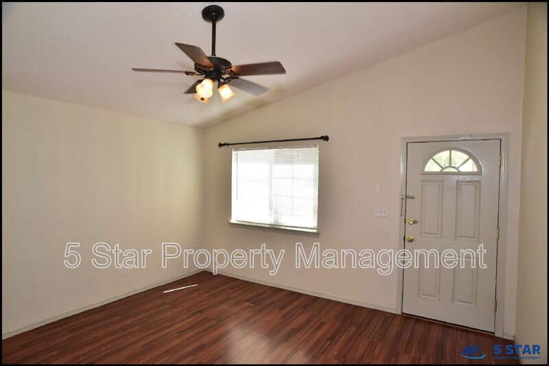 El Paso House: 14325 Island Point Drive