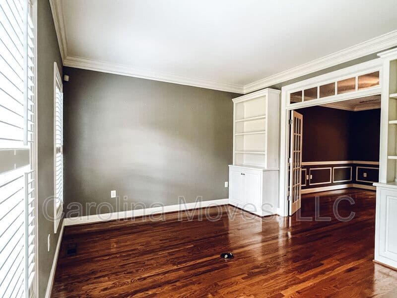 Simpsonville House: 702 Carriage Hill Road