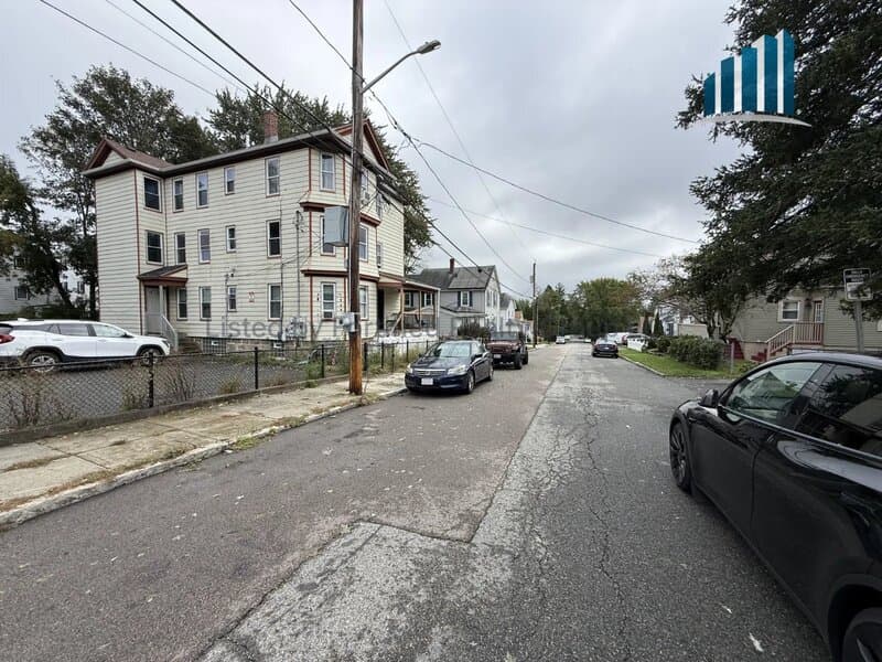 Fall River Condo: 76 Angell St