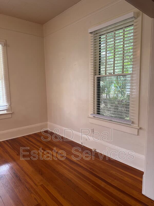 Bartow House: 340 W Stanley St