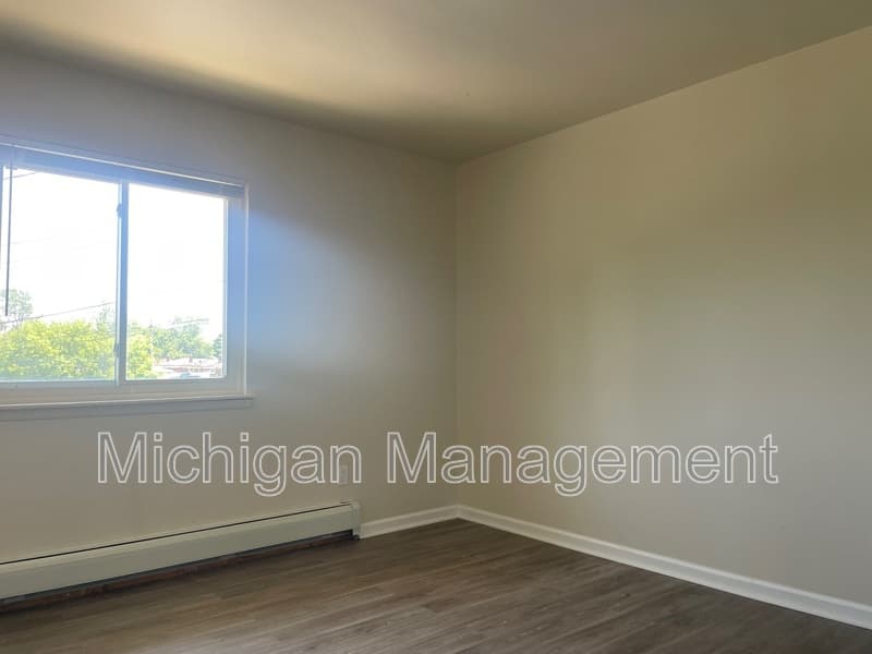 Allen Park Condo: 19220 Wick Rd