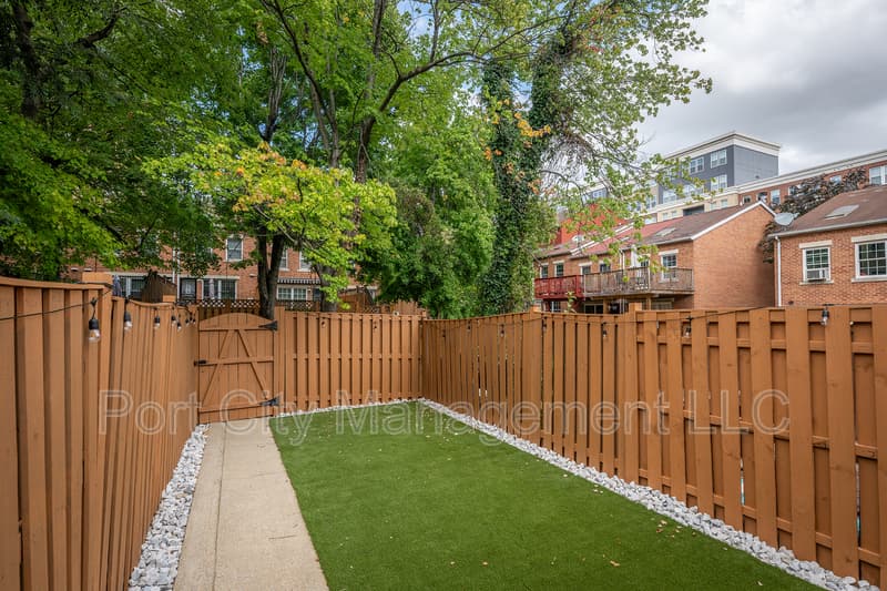 Baltimore Townhome: 1814 East Fairmount Avenue