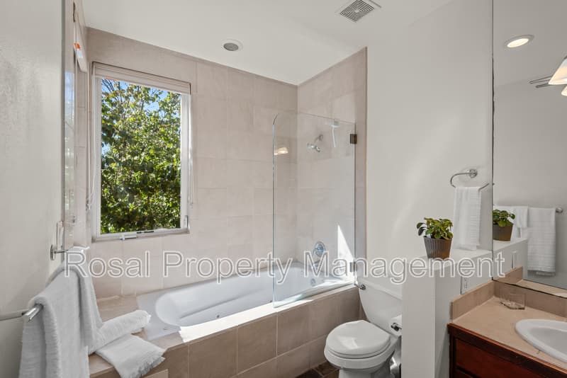 Albuquerque Townhome: 405 Ridge Place NE