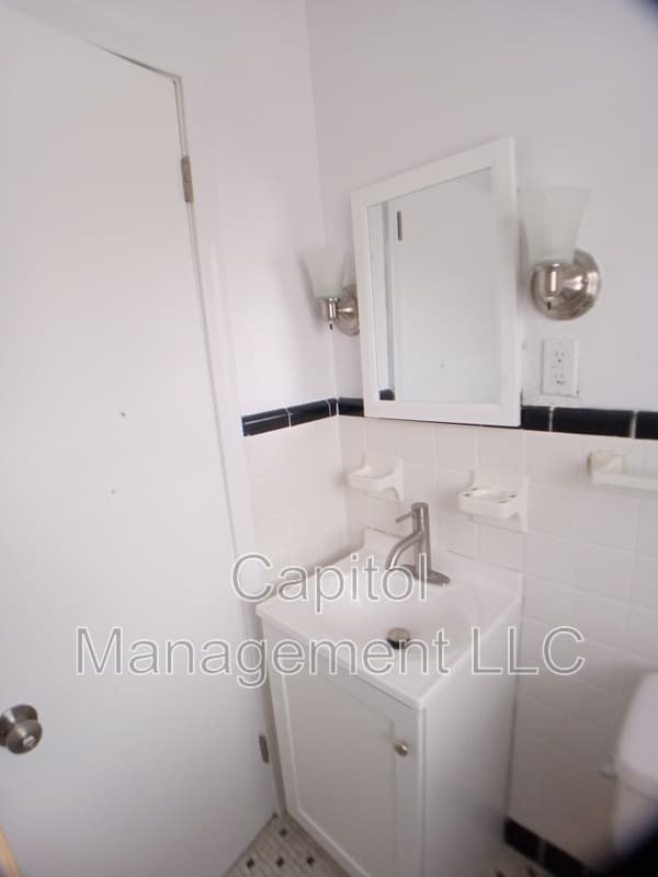 Lansing Condo: 801 North Capitol Avenue