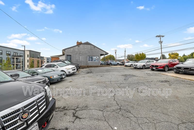 Frederick House: 499 W Patrick St