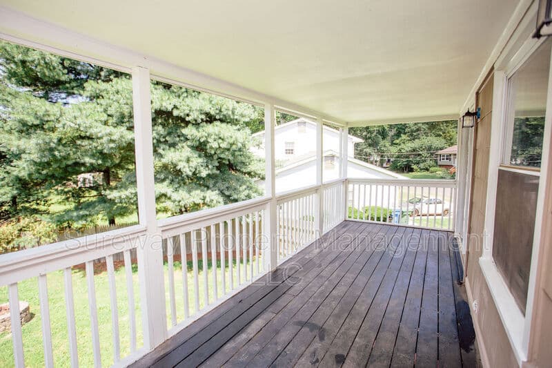 Cherry Hill House: 455 Chapel Ave E