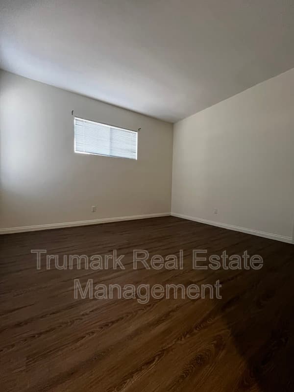 Glendale Condo: 412 N Kenwood St.