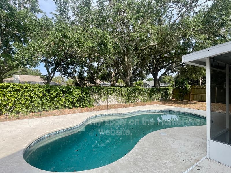 Riverview House: 9810 Sunnyoak Dr
