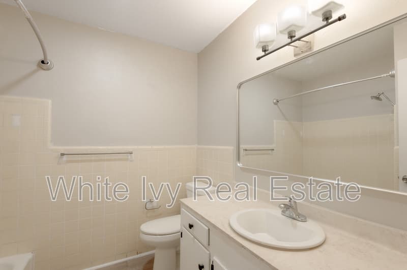 Huntsville Condo: 818 University Ave