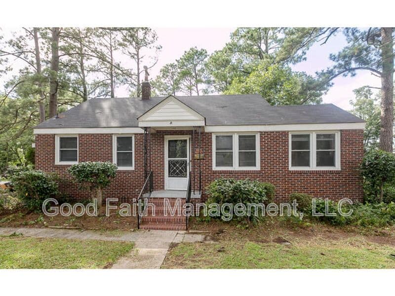 Augusta House: 221 Calvary Drive