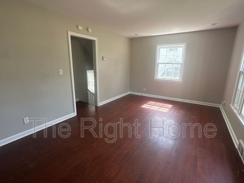 Omaha House: 6735 N 34th St