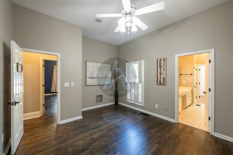 Kennesaw House: 5211 Hadaway Rd NW