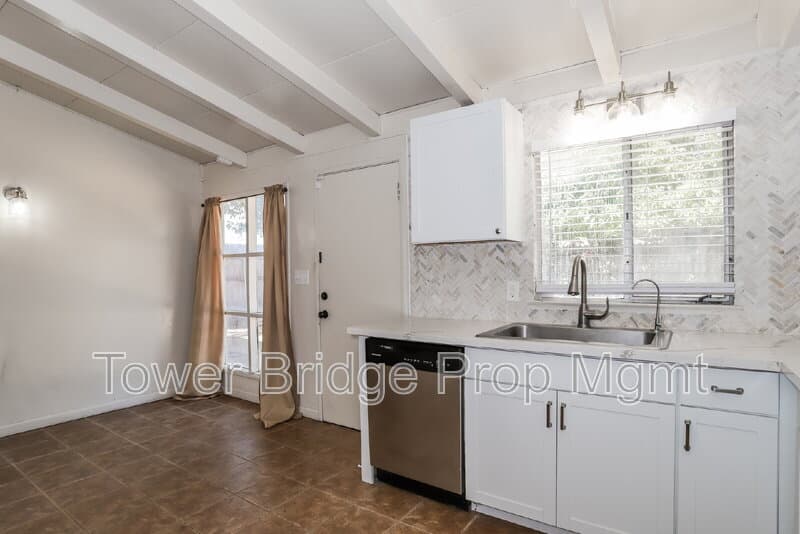 Sacramento House: 5936 41st Street
