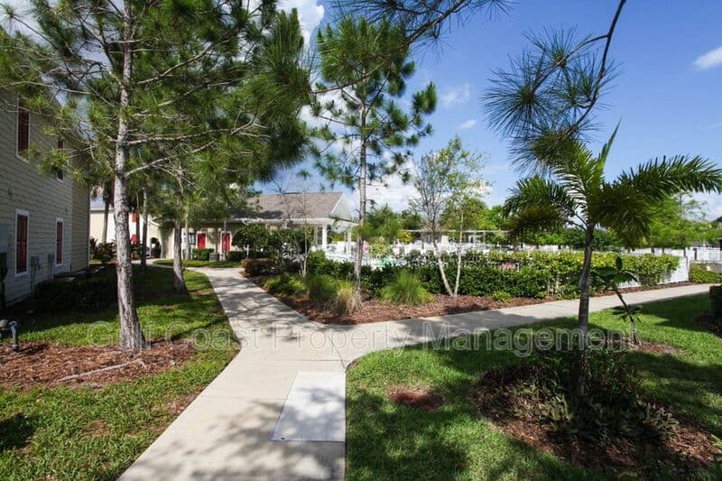 Bradenton House: 4850 51st St West
