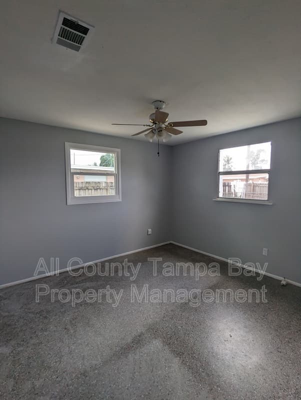 Tampa House: 6021 W Hanna