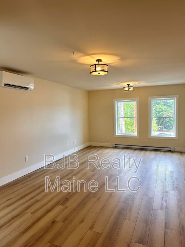 Portland Condo: 156 Woodford St.