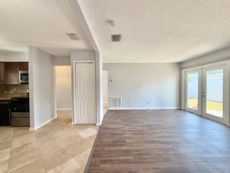 St. Petersburg House: 6943 Buhrley Terrace North