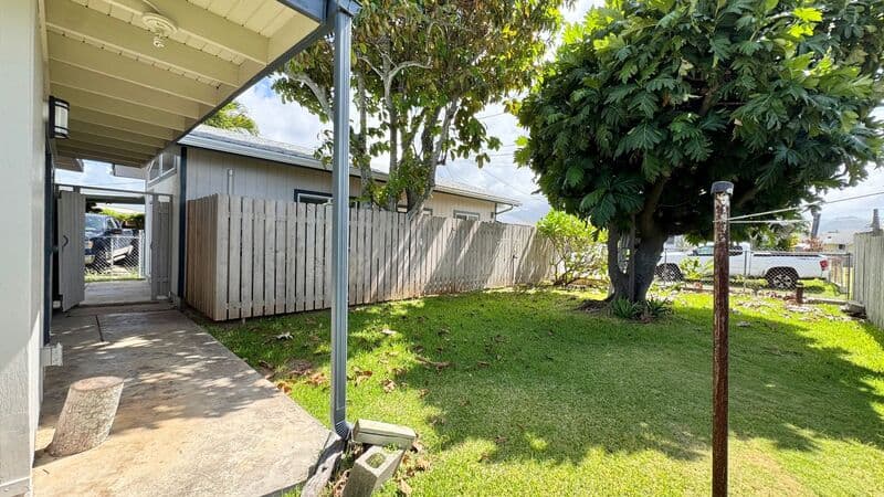 Kailua House: 421 C Olomana Street