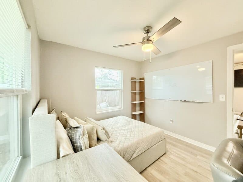 St. Petersburg House: 4528 70th Street North
