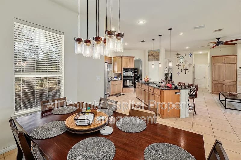 Lakeway House: 101 Cheerful Court