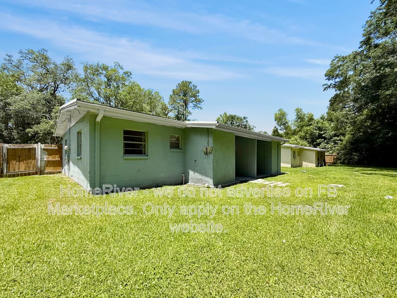 Jacksonville House: 5747 Antoinette Ln