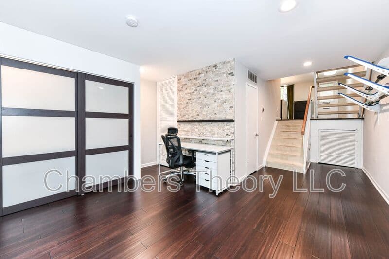 Reston House: 11475 Washington Plz W