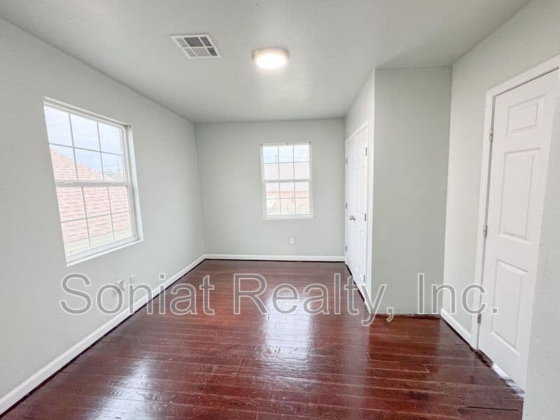 New Orleans Condo: 3433 LaSalle St.