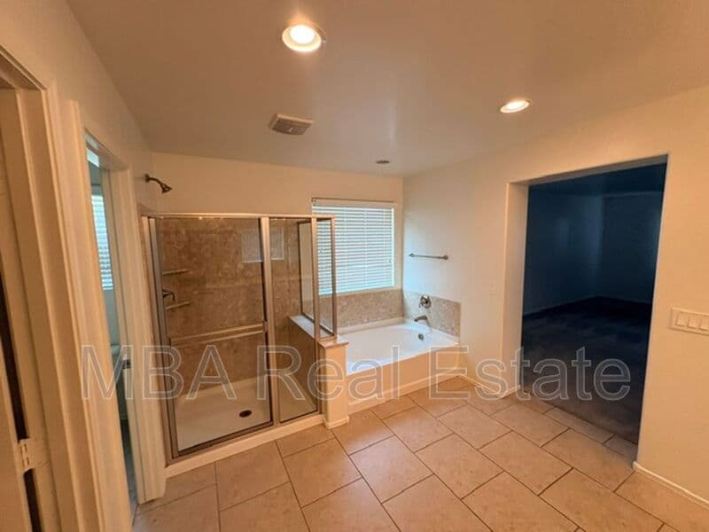 Mesa House: 3031 E Regina St
