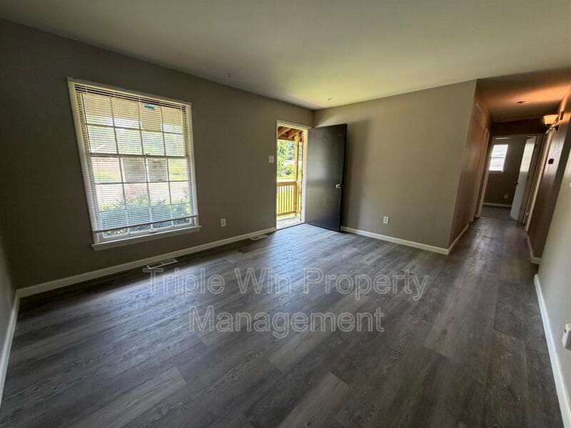 HAZELWOOD House: 7250 HOWDERSHELL RD
