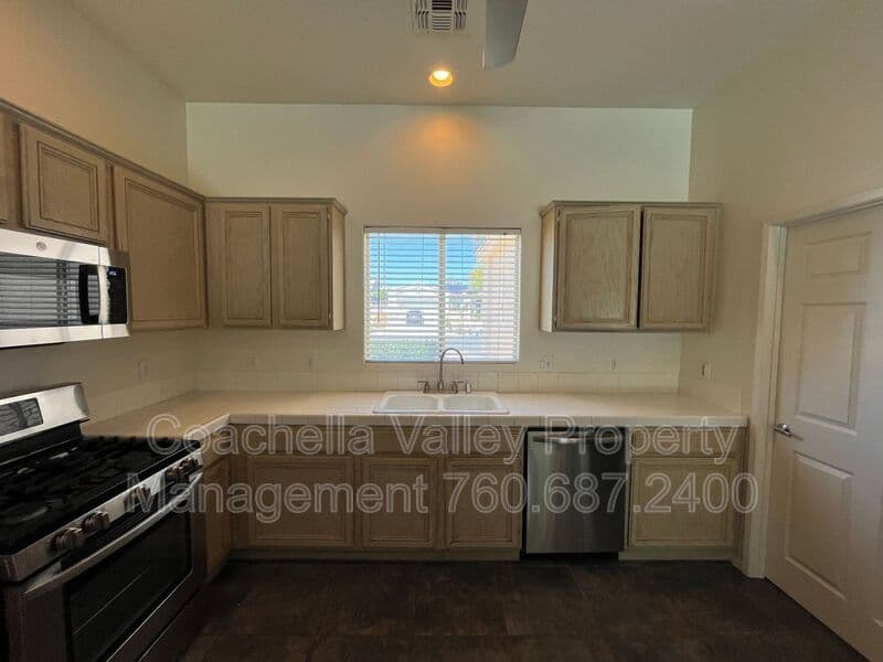 Cathedral City House: 68681 Pasada Rd