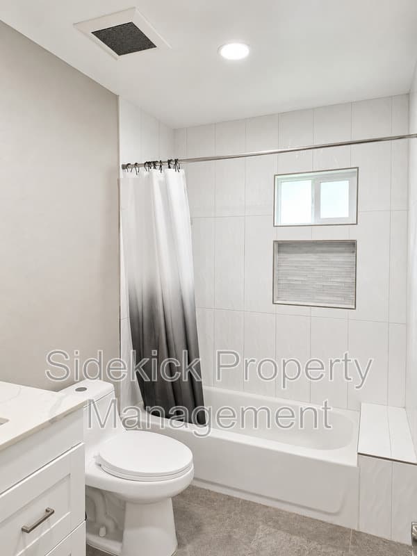 Whittier House: 11443 Dicky St