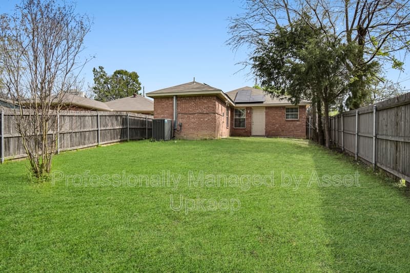 Dallas House: 5711 Arlington Park Drive
